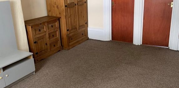 Studio Flat, Broad Road, B27 - Photo 2
