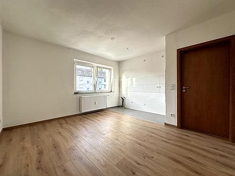 KREFELD-BOCKUM: VOLLSTÄNDIG RENOVIERTE 2-ZIMMER WOHNUNG ANZUBIETEN! - Photo 1