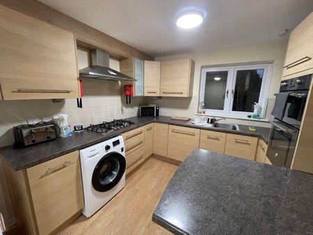 1 bedroom in a house share to rent - Photo 4
