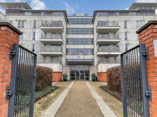 3 bedroom penthouse to rent - Photo 1