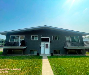 #3 11839 45 Street Northwest - Photo 2