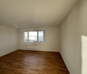 2081 – Superb 4-room apartment renovated on the 1st floor - Photo 4