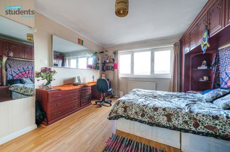 4 bedroom semi-detached house to rent - Photo 3