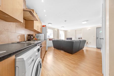 2 Bed Detached House, Monkbridge Street, LS6 - Photo 2