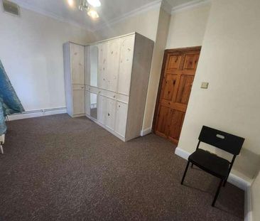 Hedgeley, Woodford Avenue, Ilford, IG4 - Photo 5