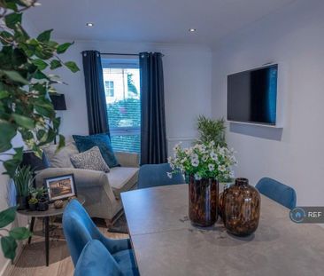 4 bedroom semi-detached house to rent - Photo 5
