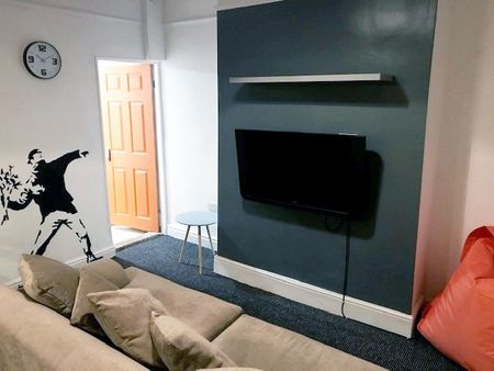 5 Bed Terraced House, Thornycroft Road, L15 - Photo 2