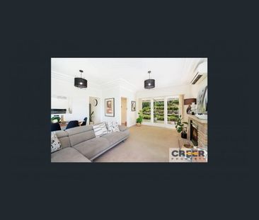 CHARACTER FILLED HOME - Photo 2