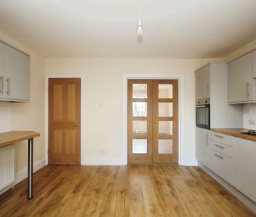 Lavender Avenue, Mitcham, CR4 3RS - Photo 3