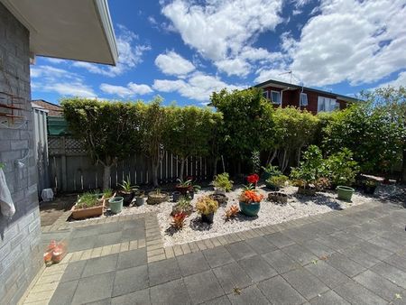 Located at Pakuranga 3 bedrooms - Photo 3