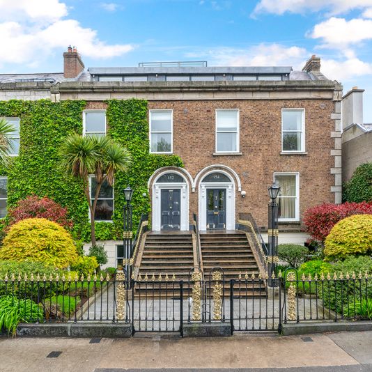 Pembroke Court, 152-154 Pembroke Road, Ballsbridge, Dublin 4, D04 W702 - Photo 1