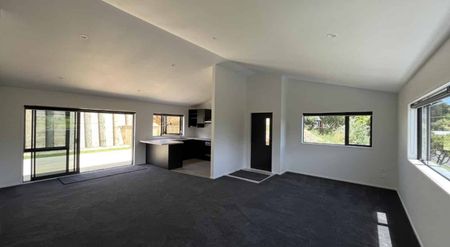 Modern Family Living in Spotswood - Photo 2