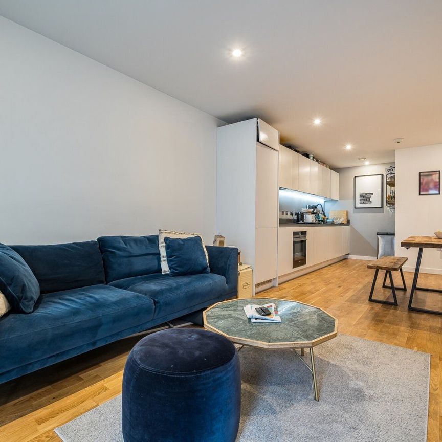 Hawthorne Crescent, London, SE10 - Photo 1