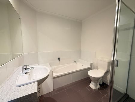 Newly Refurbished 3-Bedroom Duplex Townhouse - Photo 5