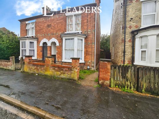 3 bedroom semi-detached to rent Colvile Road, Wisbech - Photo 1