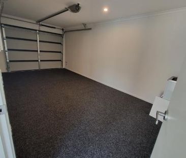 Beautiful and Modern - Delightful Family Home! - Photo 6