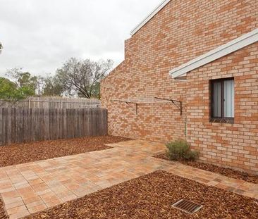 Spacious Scullin 3 bedroom townhouse - Photo 4