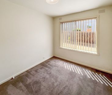 2/79 Maribyrnong Road, Ascot Vale VIC 3032 - Photo 3