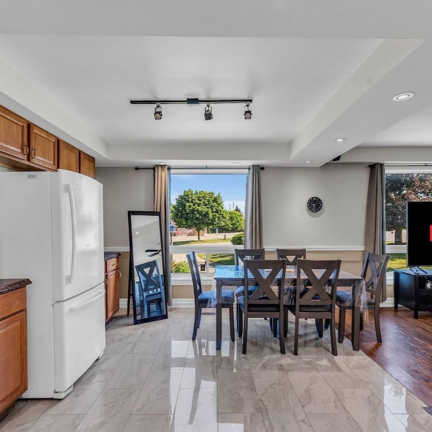 For Lease - 1060 Elgin Street, Newmarket, Ontario - Photo 1