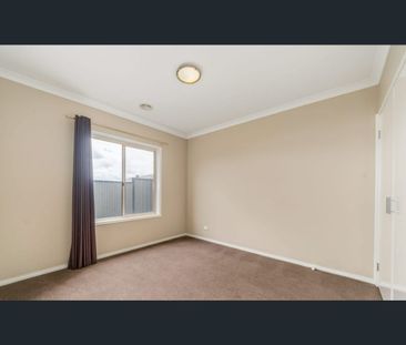 Spacious Family Home with Multiple Living Areas - Photo 3