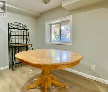 248 HOWARD CRESCENT - Photo 3