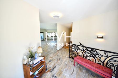 Architect-designed 9-room furnished villa in a green setting - Photo 3