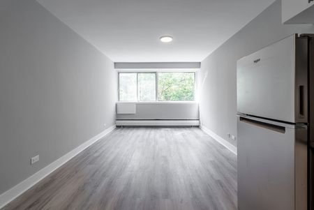 5765 Cote-St-Luc Road, Montréal, QC - Photo 4