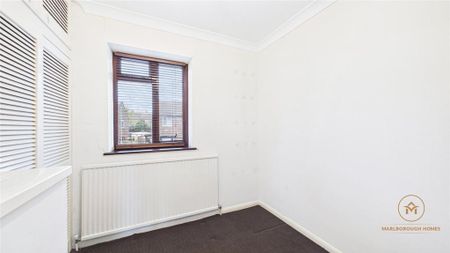 3 bedroom end of terrace house to rent - Photo 4