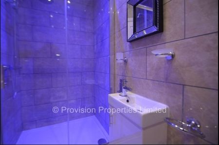 4 bed student properties Leeds - Photo 4