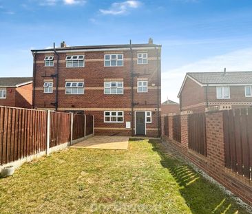 4 bedroom semi-detached house to rent - Photo 2
