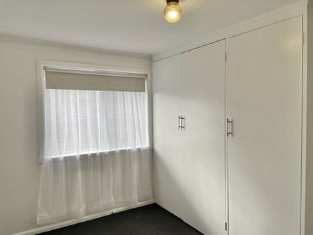 Family home with surrounding Parklands - Photo 3