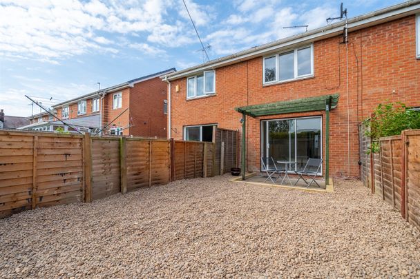 Langton Close, NG4 - Photo 1