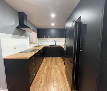 Beautifully Appointed Fully Furnished Unit - Photo 3