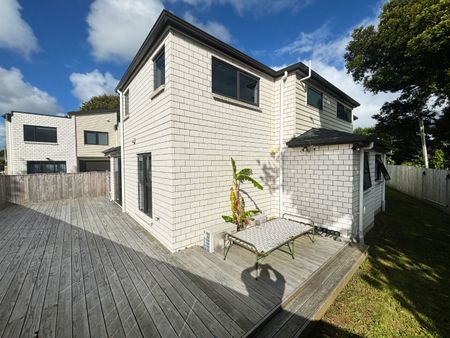 8D Cosgrave Road, Papakura, Auckland - Photo 2