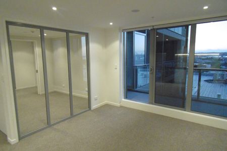 One Bedroom and Study - Photo 2