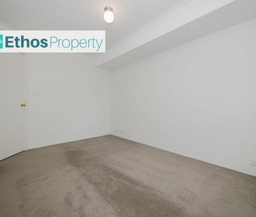 SUPER CONVENIENT 3 x 2 + PARKING! - Photo 6