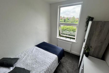 Graham Grove - x 2 BEDROOMS AVAILABLE NOW, - Photo 4