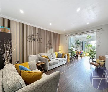 2 bedroom semi-detached house to rent - Photo 5