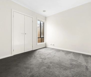 LIGHT-FILLED FAMILY HOME IN A CONVENIENT LOCATION - Photo 5