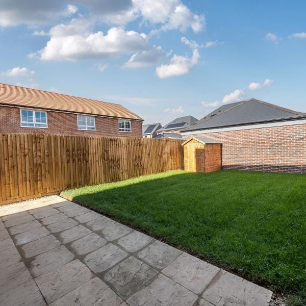 Ilex Drive, Fiddington Fields, Tewkesbury, Gloucestershire - Photo 1