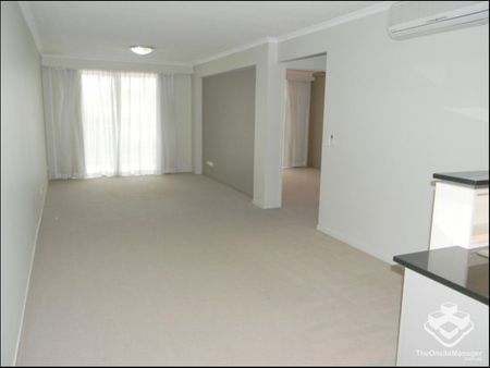 Fabulous, long term unfurnished apartment - Photo 4