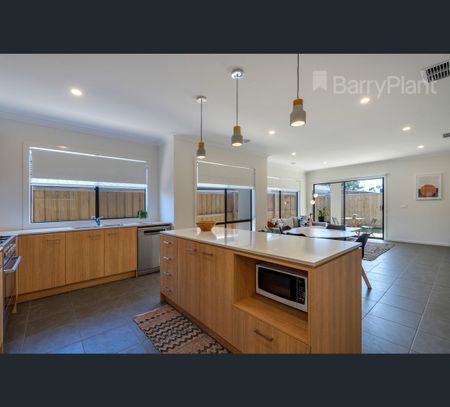 7 Portobello Way, Fraser Rise, Vic 3336 - Photo 4