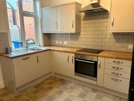 2 bedroom semi-detached house to rent - Photo 5