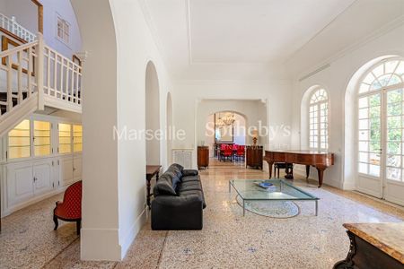 maison 7 pièces 225m2 MARSEILLE 8EME 7 000 euros - Photo 4