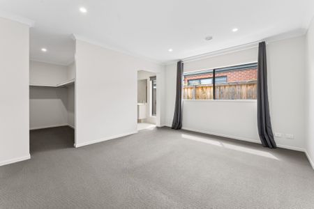 Executive Five-Bedroom Family Home - Photo 5