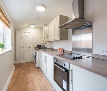 3 bedroom terraced house to rent - Photo 5