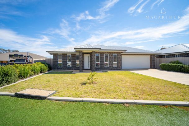 1 / 10 Watson Boulevard, Lloyd NSW 2650 - Photo 1