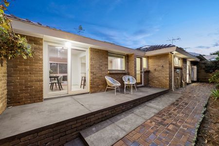 2/11 Regent Street, Mount Waverley - Photo 3