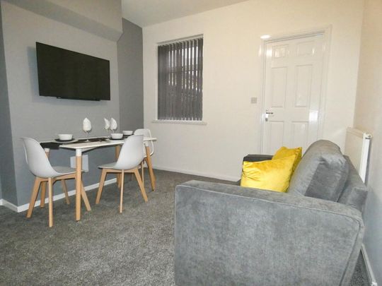 3 bedroom house of multiple occupation to rent - Photo 1