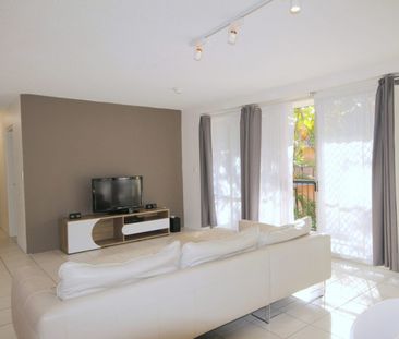 FURNISHED CHEVRON ISLAND 3 BEDROOM APARTMENT - Photo 2